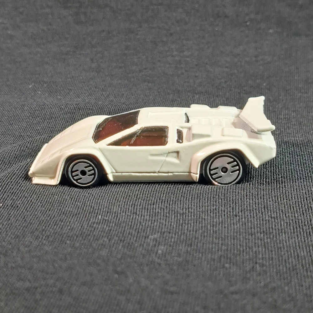 Vinatge Hot Wheels‎ 1987 White Lamborghini Countach w/o Decals